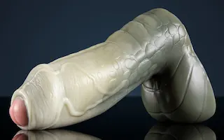 Weredog Nile Dildo Signature Extra Large, prémiové zeleno-krémové silikonové dildo 28,5 x 8,4–9,2 cm