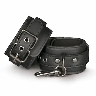EASYTOYS FETISH COLLECTION Černá pouta z umělé kůže