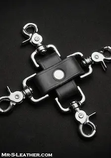 Mr. S Leather Hog Tie Connector with Clip Ends, kožený kříž pro bondage s karabinami