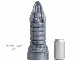 Mr. Hankey’s Toys Teddy Bryce XX-Large, prémiové silikonové dildo s Vac-U-Lock 33,5 x 6,6–10,1 cm