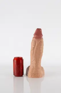 Twisted Beast Hicks Dildo Realistic Tan Large, prémiové silikonové dildo s přísavkou 30,5 x 5–7,6 cm