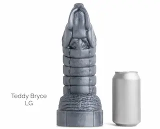 Mr. Hankey’s Toys Teddy Bryce Large, prémiové silikonové dildo s Vac-U-Lock 27 x 5,3–8,5 cm