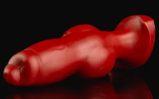 Weredog Dagger Crimson Medium, prémiové červené silikonové dildo 16 x 3,9–5,7 cm