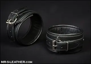 Mr. S Leather Essential Ankle Restraints, odolná černá pouta na kotníky