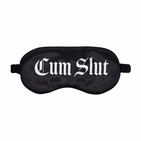Ouch! Cum Slut Satin Blindfold, hebká maska na oči s nápisem