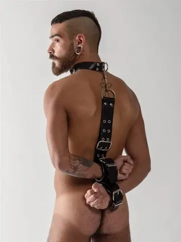 Mister B Leather Slave Collar with Restraints, obojek s řemenem a pouty na ruce