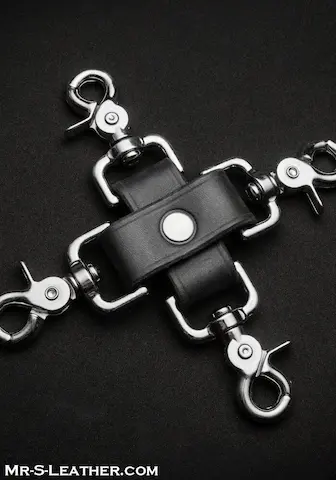 Mr. S Leather Hog Tie Connector with Clip Ends, kožený kříž pro bondage s karabinami