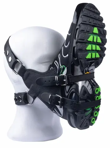 SneakXX Leather Mask Sniff My Sneaker, harness pro uchycení tenisky