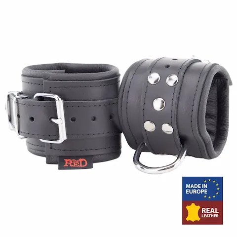 The Red Leather Handcuff – Padding, černá pouta na ruce s polstrováním