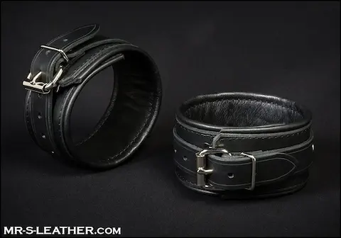Mr. S Leather Essential Ankle Restraints, odolná černá pouta na kotníky