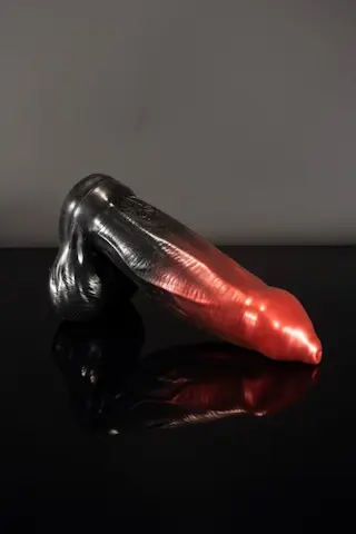 Twisted Beast Mammon Demon Blood (Ombre) Large, prémiové silikonové dildo s Vac-U-Lock přísavkou 28,2 x 5,6–8,1 cm