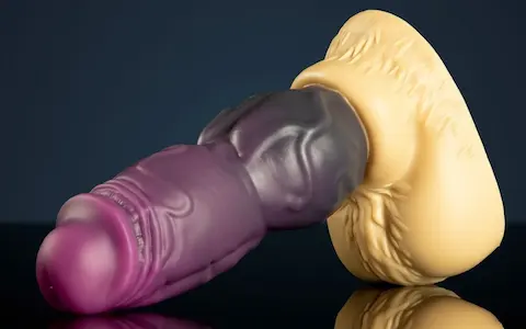 Weredog WereRoscoe Signature Medium, prémiové fialovo-béžové silikonové dildo 20,7 x 5,1–7 cm