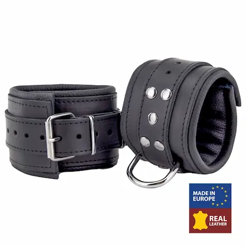 The Red Leather Ankle Cuff – Padding, černá pouta na nohy s polstrováním